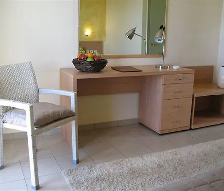 Eviana Hotel